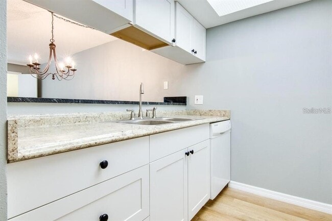 2615 Cove Cay Dr in Clearwater, FL - Building Photo - Building Photo