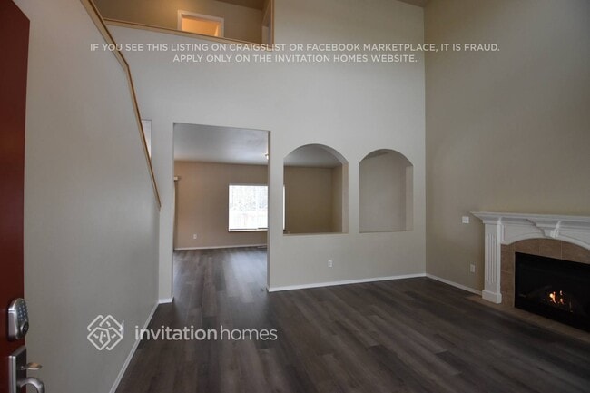 15329 87th Ave E in Puyallup, WA - Foto de edificio - Building Photo