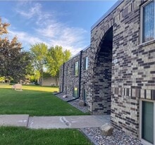 Suncrest Apartments in Avon, MN - Building Photo