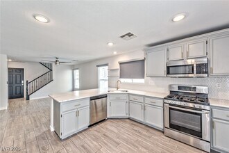 8927 First Lady Ave in Las Vegas, NV - Foto de edificio - Building Photo