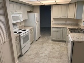 2106 Darlington Oak Dr in Seffner, FL - Building Photo - Building Photo