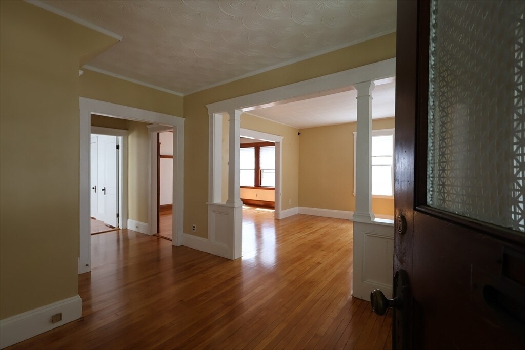 39 Trowbridge St in Arlington, MA - Building Photo