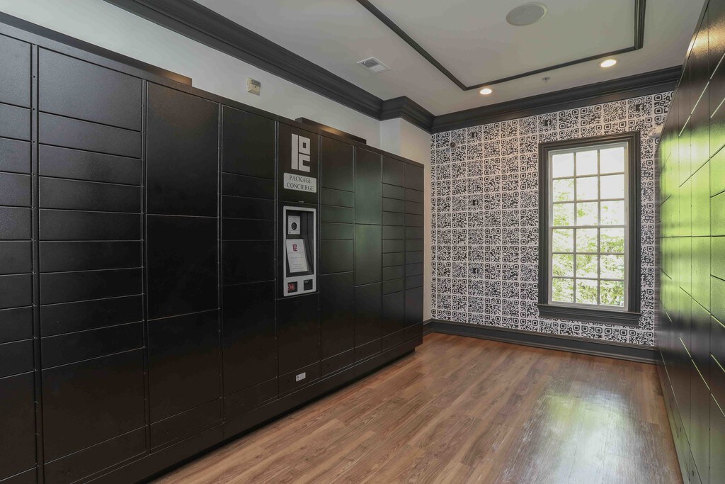 Fairfax Square Apartments in Fairfax, VA