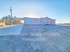 320 W Comstock Cir S in Pahrump, NV - Building Photo - Building Photo