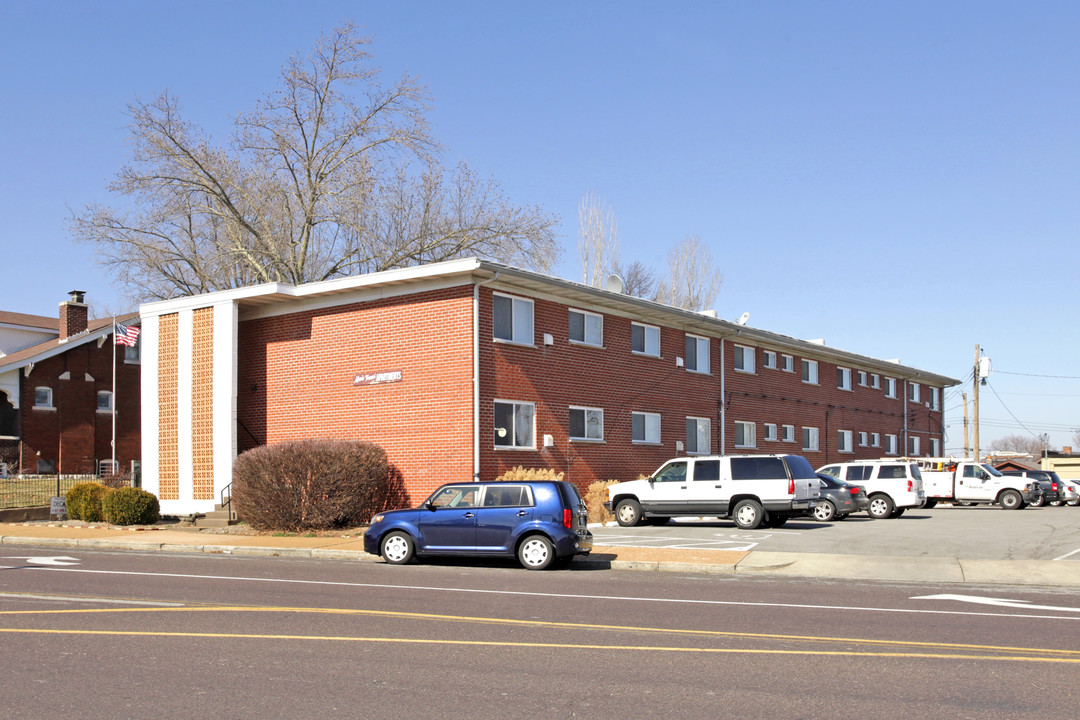 Marie Tower Apartments in St. Louis, MO - Building Photo