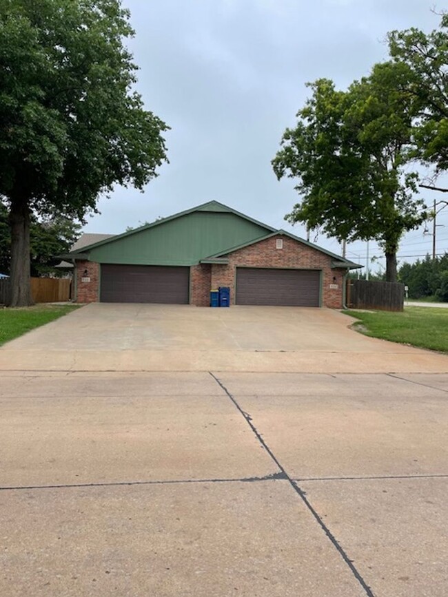 property at 522-524 E Rogers Dr