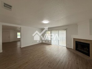 4455 Sherwood Way in San Antonio, TX - Building Photo - Building Photo