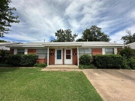 2031 Delaware Ln in Norman, OK - Building Photo