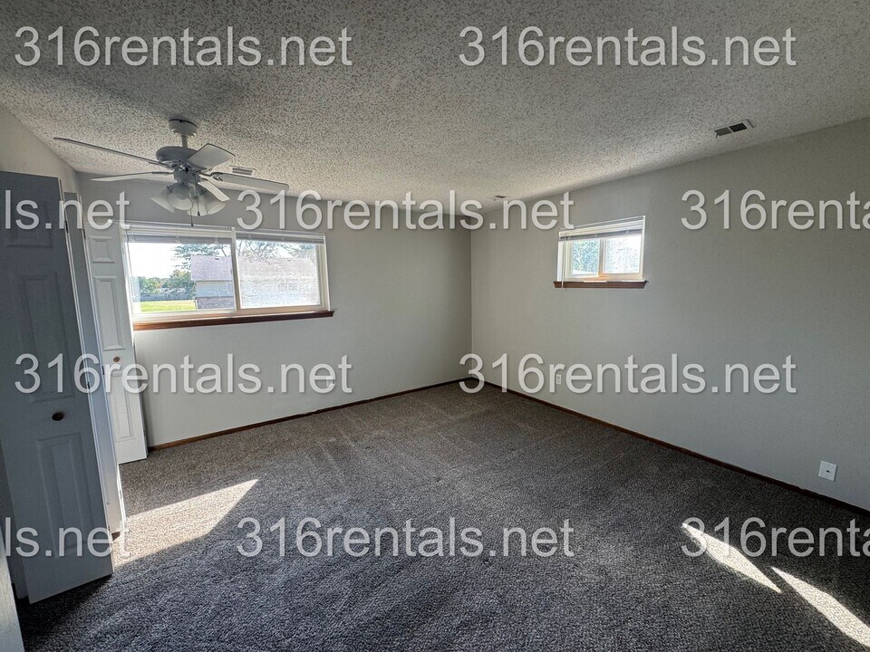 717 Westhaven Dr in Newton, KS - Building Photo