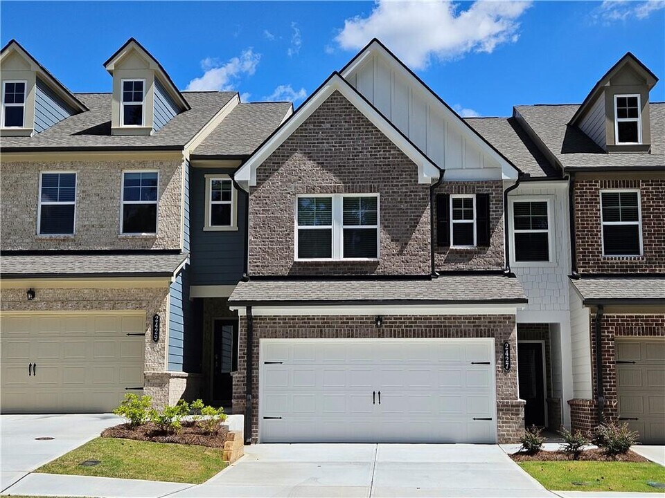 2427 Livi Ln in Buford, GA - Building Photo