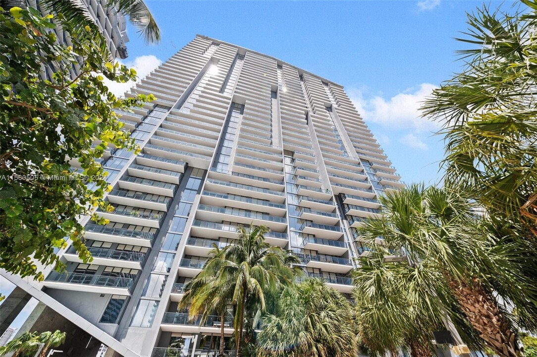 88 SW 7th St, Unit 3403 in Miami, FL - Building Photo