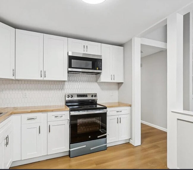 property at 3 Bryn Mawr Ct