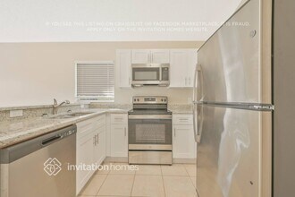 6561 Redwood Oaks Dr in Orlando, FL - Foto de edificio - Building Photo