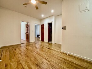 30 Dongan Pl in New York, NY - Building Photo - Building Photo