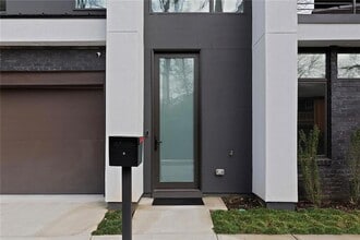 641 Angier Springs Ct NE, Unit 321 in Atlanta, GA - Foto de edificio - Building Photo