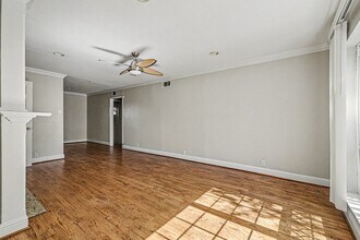 5222 Fleetwood Oaks Ave in Dallas, TX - Building Photo - Building Photo