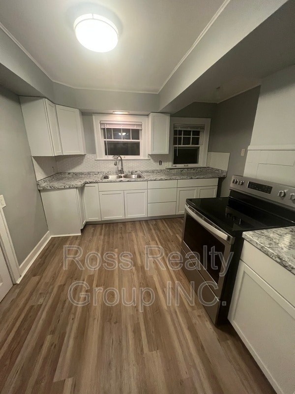 property at 2006 Wyndhurst Rd