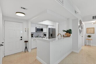 675 NW Flagler Ave, Unit 202 in Stuart, FL - Building Photo - Building Photo