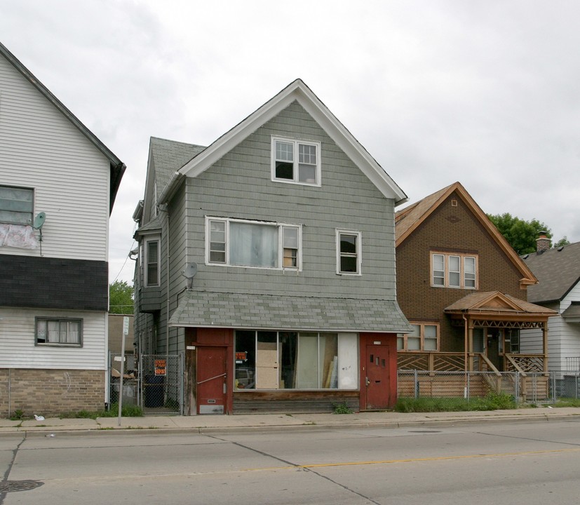 1712 W Forest Home Ave in Milwaukee, WI - Building Photo