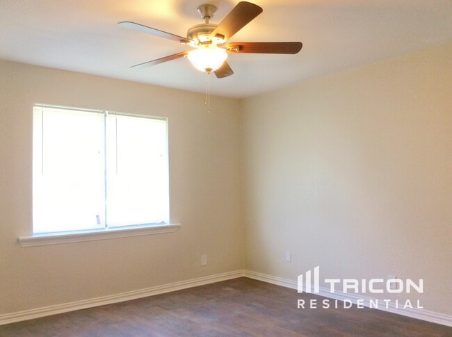 806 E Vista Dr in Garland, TX - Building Photo - Building Photo