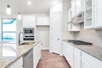 210 Gulfton St in Lakeway, TX - Building Photo - Building Photo