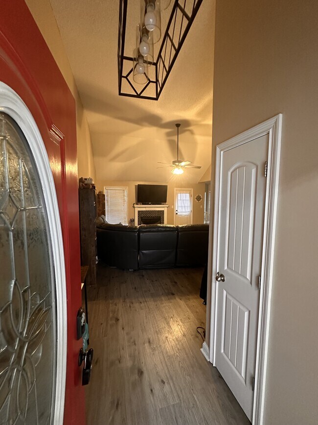 1072 Cindy Jo Ct in Clarksville, TN - Building Photo - Building Photo