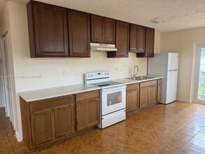 911 SW 76th Ave in North Lauderdale, FL - Building Photo - Building Photo