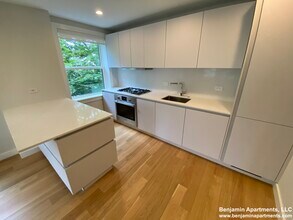 123 Highland Ave, Unit 49 in Somerville, MA - Foto de edificio - Building Photo