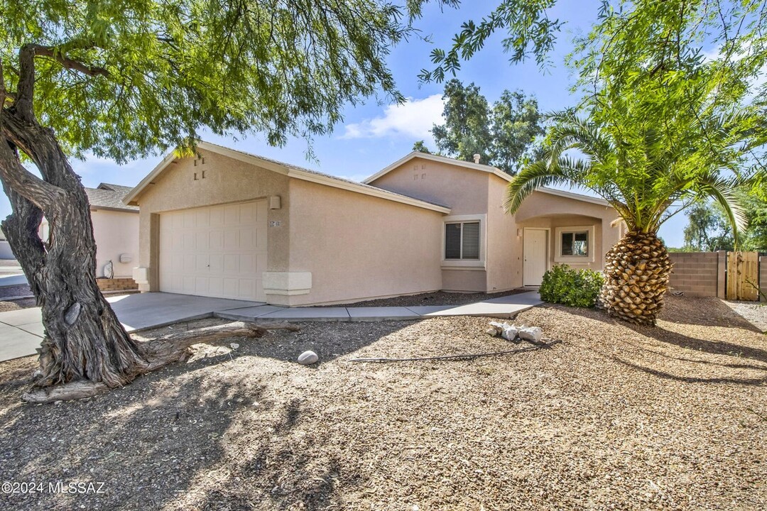 7630 S Meadow Spring Way in Tucson, AZ - Building Photo