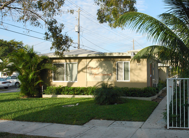 Chalet Motel Apartments in Hollywood, FL - Building Photo - Building Photo