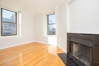 206 Newbury St, Unit 401 in Boston, MA - Building Photo - Building Photo