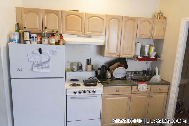 894 Huntington Ave in Boston, MA - Foto de edificio - Building Photo