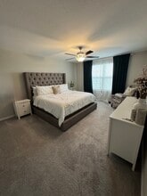 7335 Canterbury Bells Ct in Tampa, FL - Foto de edificio - Building Photo