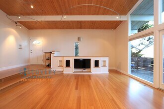 6812 Saroni Dr in Oakland, CA - Building Photo - Building Photo