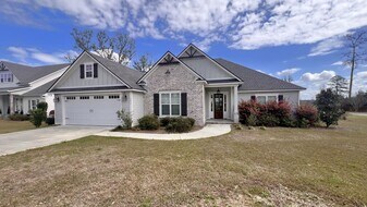 4800 Brown Cat Cir in Hahira, GA - Building Photo