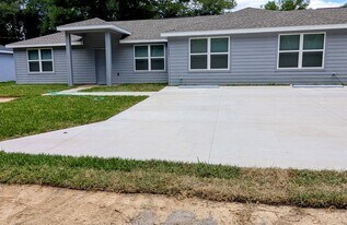 1527 NW 57th Ct, Unit 1 in Ocala, FL - Building Photo