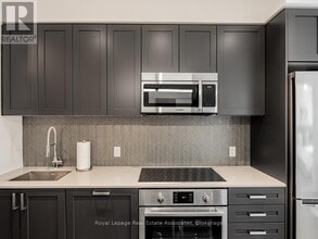 293 The Kingsway in Toronto, ON - Building Photo - Building Photo