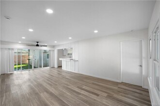 7400 Cozycroft Ave in Los Angeles, CA - Building Photo - Building Photo