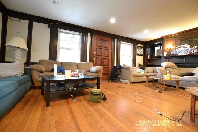 1860 Commonwealth Avenue, Unit 1x in Boston, MA - Building Photo - Building Photo