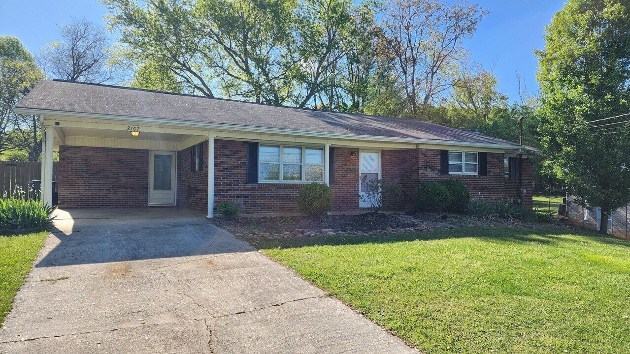 2767 Robin Cir in Morristown, TN - Foto de edificio