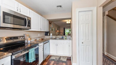 6132 Lakefront Dr in Ft. Myers, FL - Building Photo - Building Photo