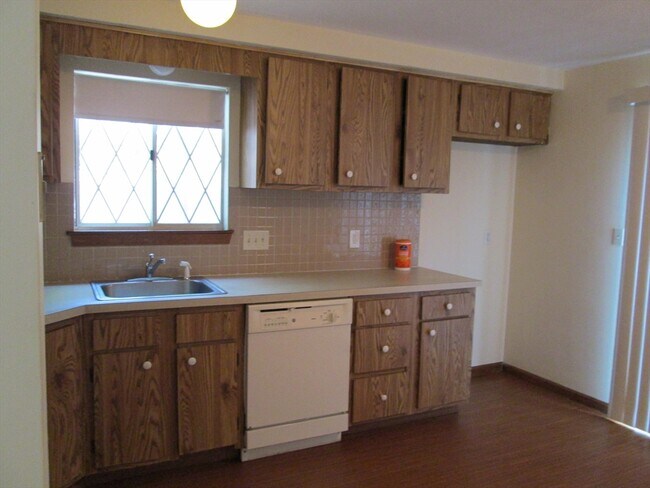108 Clark St in Belmont, MA - Building Photo - Building Photo