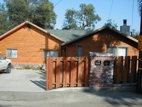 23162 Smith Rd in Chatsworth, CA - Building Photo - Building Photo