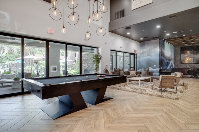 The Laurel Apartments in Chandler, AZ - Building Photo - Interior Photo