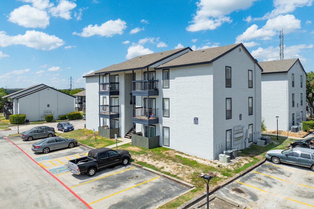 Peaks at Live Oak in San Antonio, TX - Foto de edificio