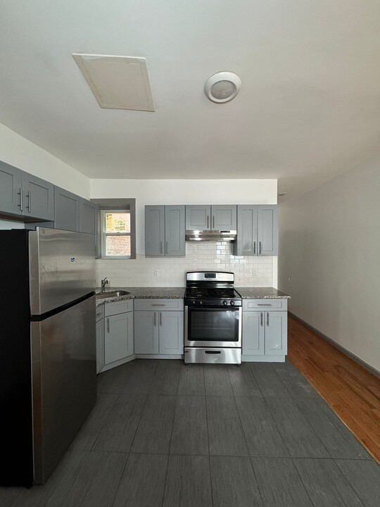 61 Martin Luther King Jr Dr, Unit 5 in Jersey City, NJ - Building Photo