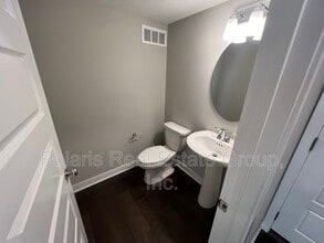 329 Wakefield Way in Zionsville, IN - Building Photo - Building Photo