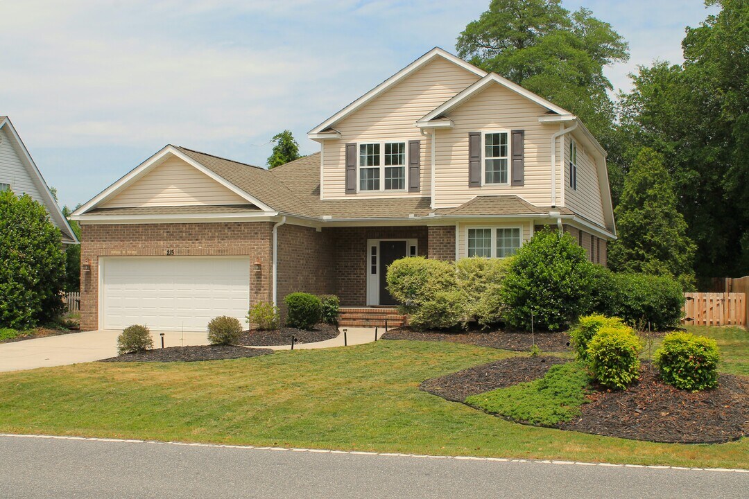 215 Kelly Rd in Pinehurst, NC - Building Photo