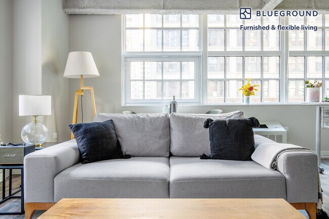 60 E Benton Pl-Unit -FL3-ID368 in Chicago, IL - Building Photo - Building Photo