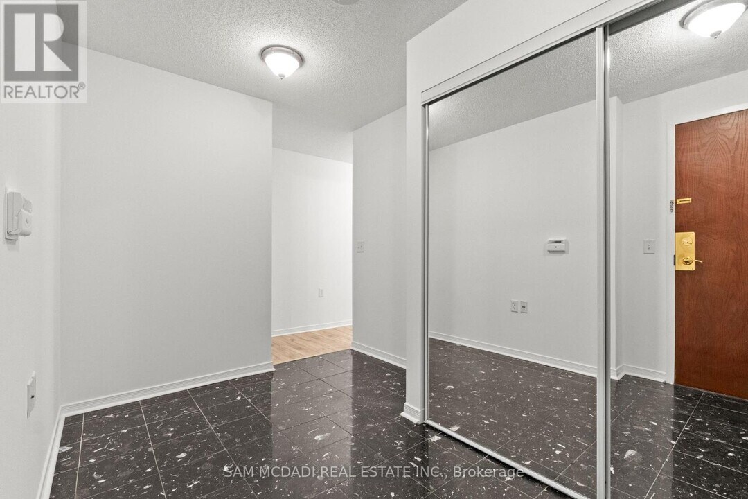 20 Olive Ave in Toronto, ON - Building Photo